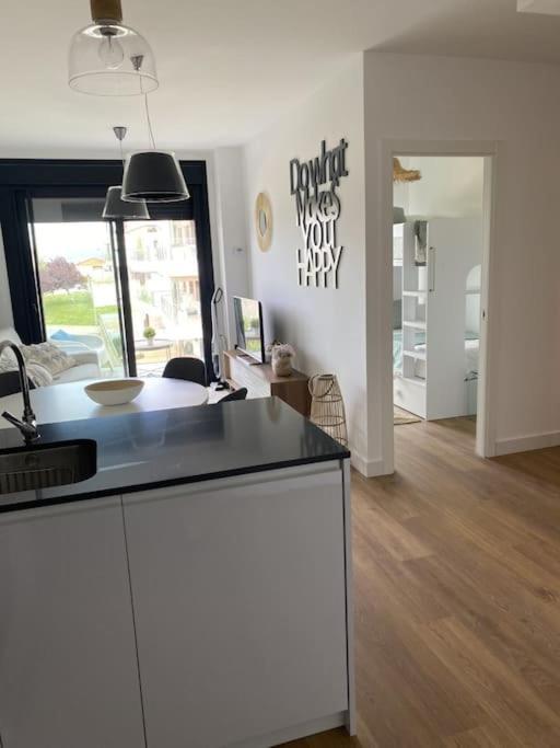 Precioso Apartamento Con Terraza Y Piscina En Portonovo-Sanxenxo المظهر الخارجي الصورة